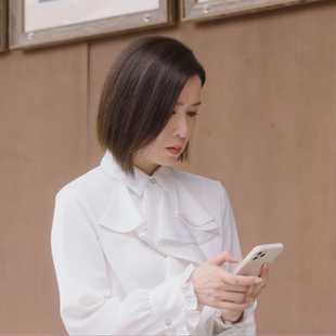 新闻女王文慧心佘诗曼同款春季欧美时尚丝缎质感荷叶边长袖衬衫女