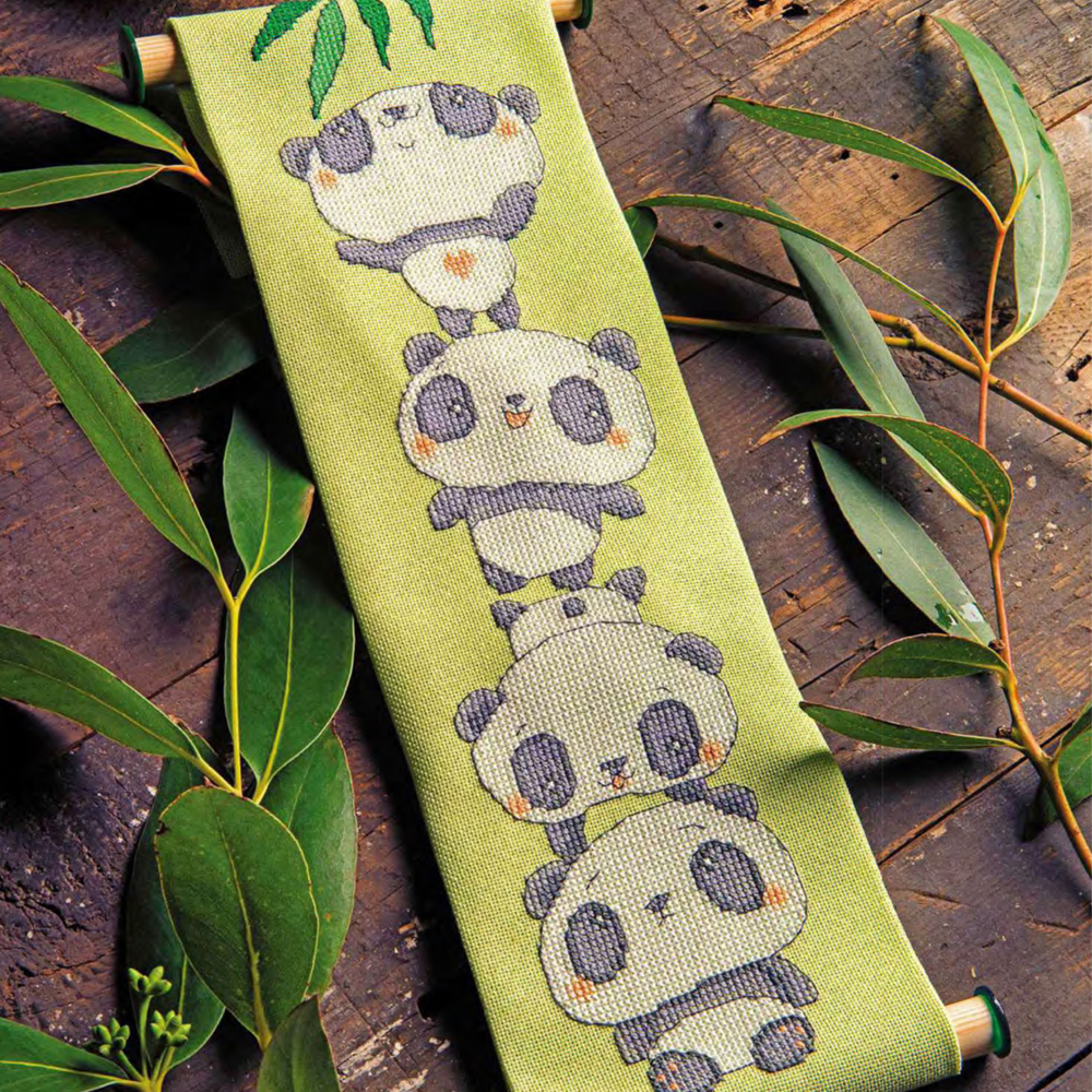 2024杂志款DMC十字绣卡通可爱熊猫手工棉线布装饰画客厅相框摆件