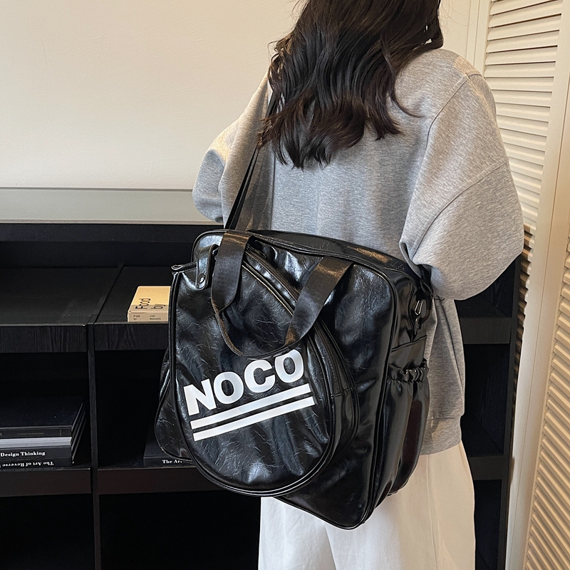 2025新款NOCO大容量单肩包女时尚百搭斜挎包运动健身包单肩黑色