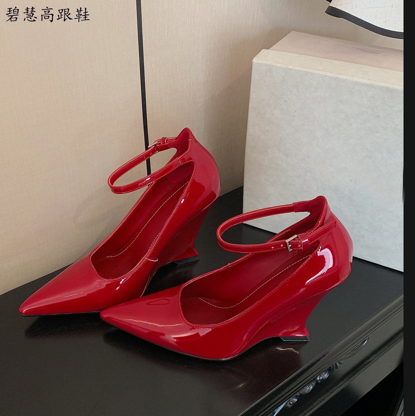 2026春款新品9CM尖头坡跟脚腕一字带高跟鞋小个子不累脚红色女鞋,女鞋,浅口单鞋,淘宝优惠券,粉丝福利购,淘宝优惠卷