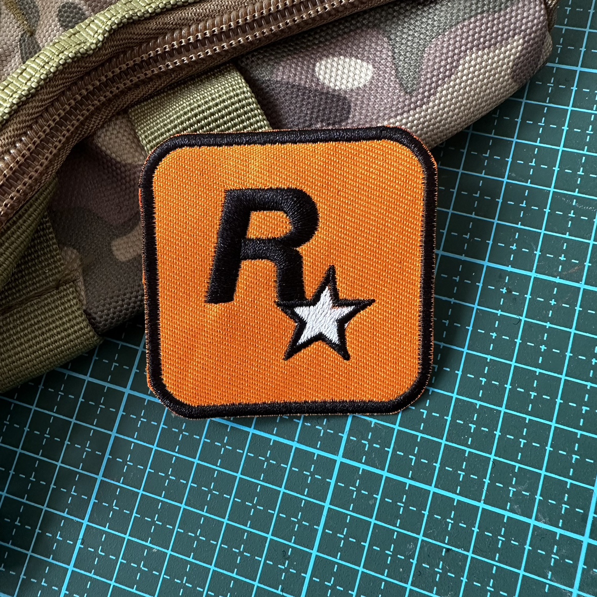 包邮R星魔术贴章 刺绣徽章背包贴章 趣味士气章战术冲锋衣贴