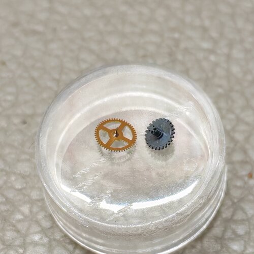 手表配件 全新原装石英1L45机芯秒轮 跨轮 手表维修零件