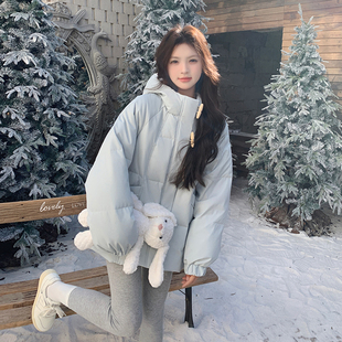 baby蓝色短款羽绒服女冬2025新款超好看小个子牛角扣面包服学院风