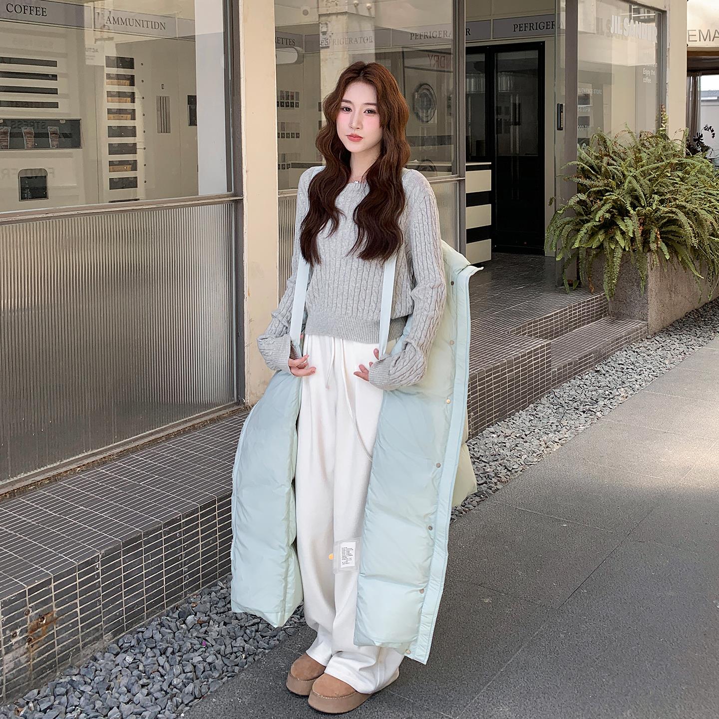 亮世秋浅绿色连帽羽绒服女冬2025新款高级感超好看90白鸭绒厚外套