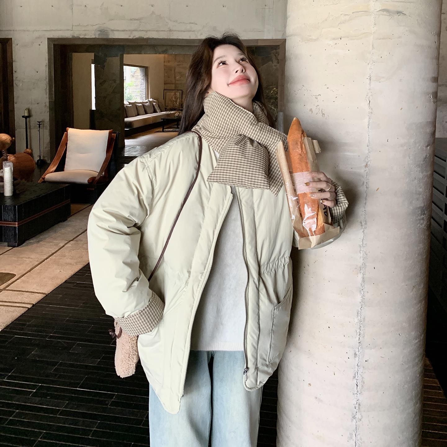 浅绿色慵懒风格纹拼接收腰轻薄款羽绒服女2025冬新款时尚洋气外套