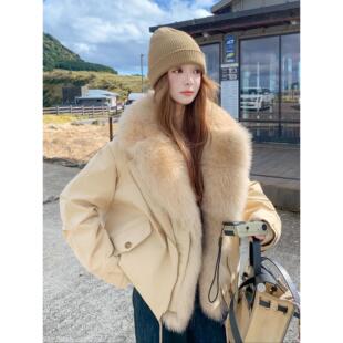 卡其黄富家千金风大毛领羽绒服女2025冬季新款高级感工装派克外套