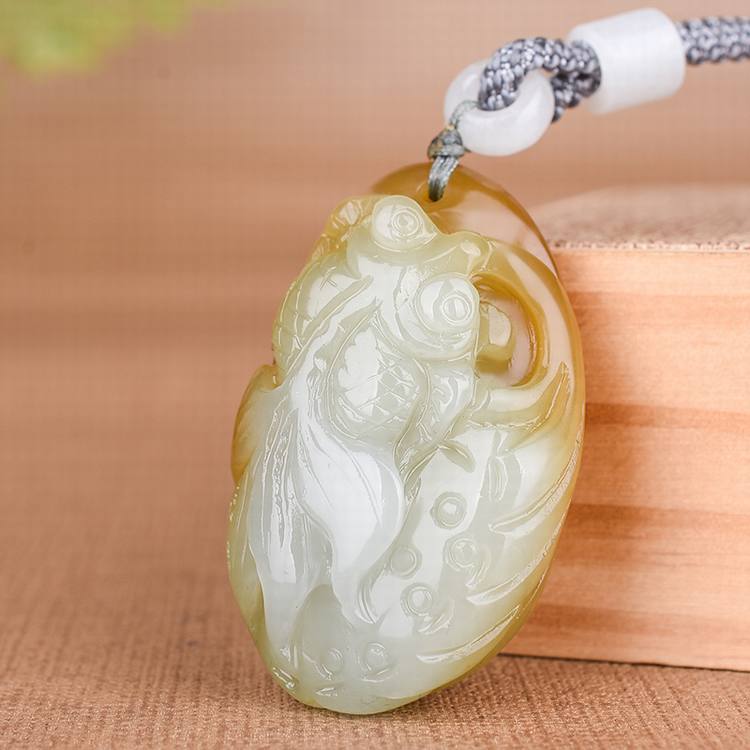 天然新疆和田玉糖料金鱼吊坠挂件男女款金玉满堂玉莲蓬项链玉坠