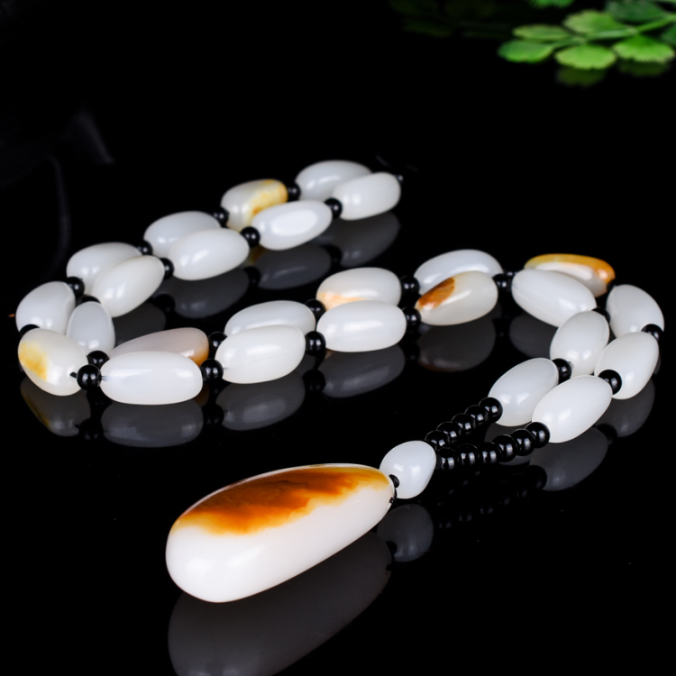 天然新疆和田玉籽料项链玉男士挂件原石珠子带黄皮随形吊坠