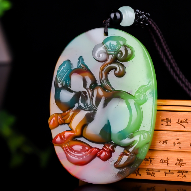 天然新疆和田玉吊坠彩玉生肖猪玉坠天然彩玉鸡血玉玉猪挂件毛衣链