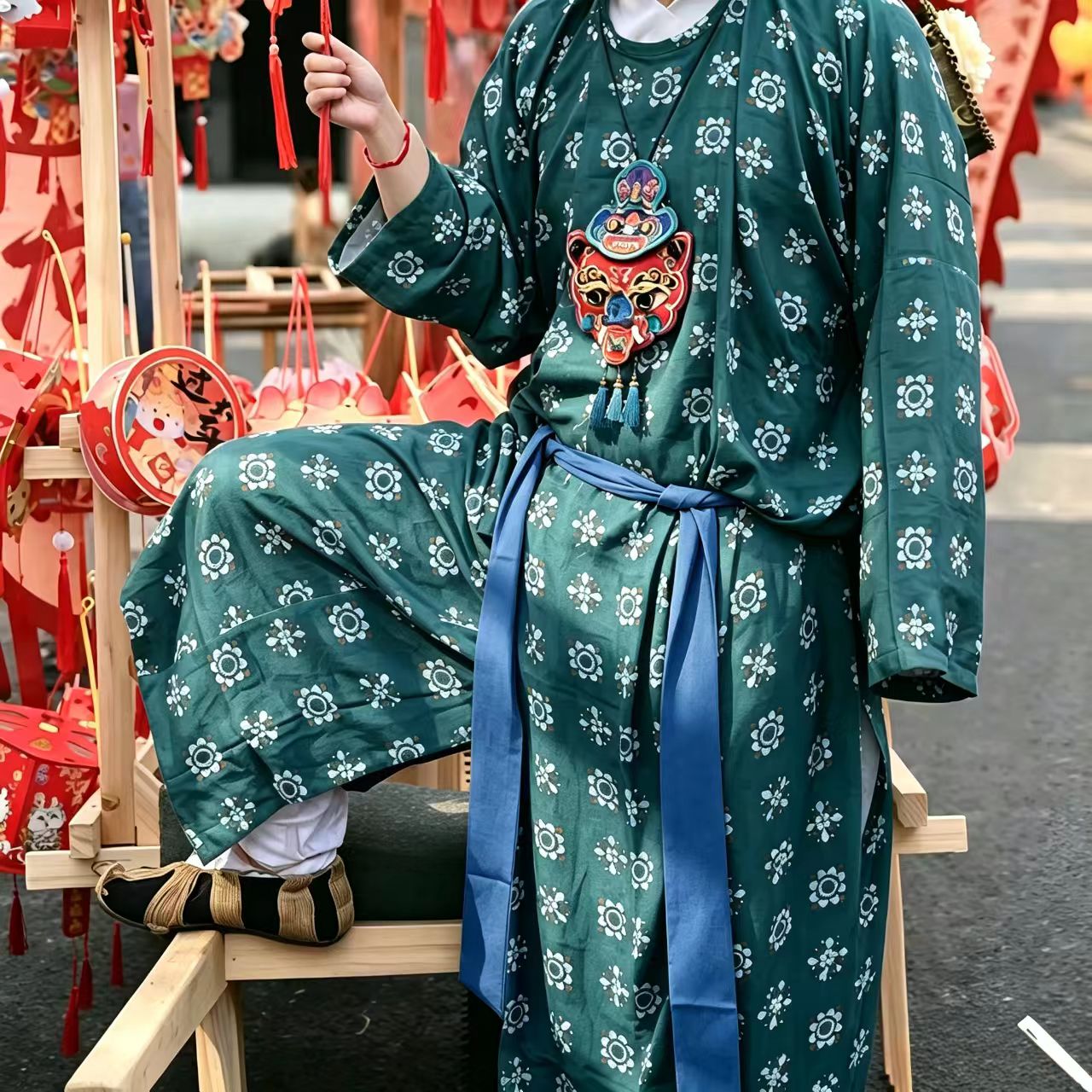 国潮小丑角色扮演服装 古风印花长袍 节庆活动游街喜剧演出服