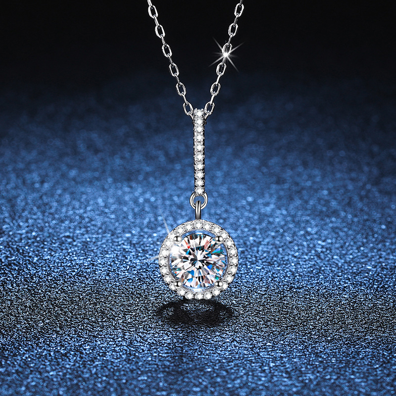 S925银镀18K金PT950铂金镶嵌一克拉莫桑石项链圆包吊坠满钻锁骨链