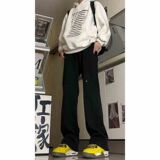 黑色