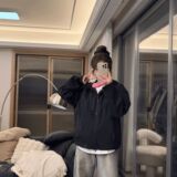 黑色