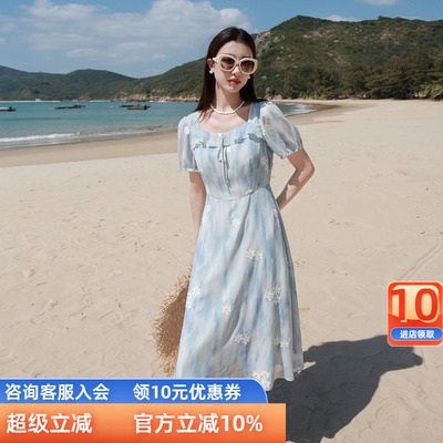 三彩若潮大码女装2025夏季新款法式方领连衣裙短袖收腰绣花浪漫胖
