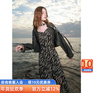 三彩ibudu2025秋季新款宽松短款复古牛仔服外套翻领落肩袖时尚女