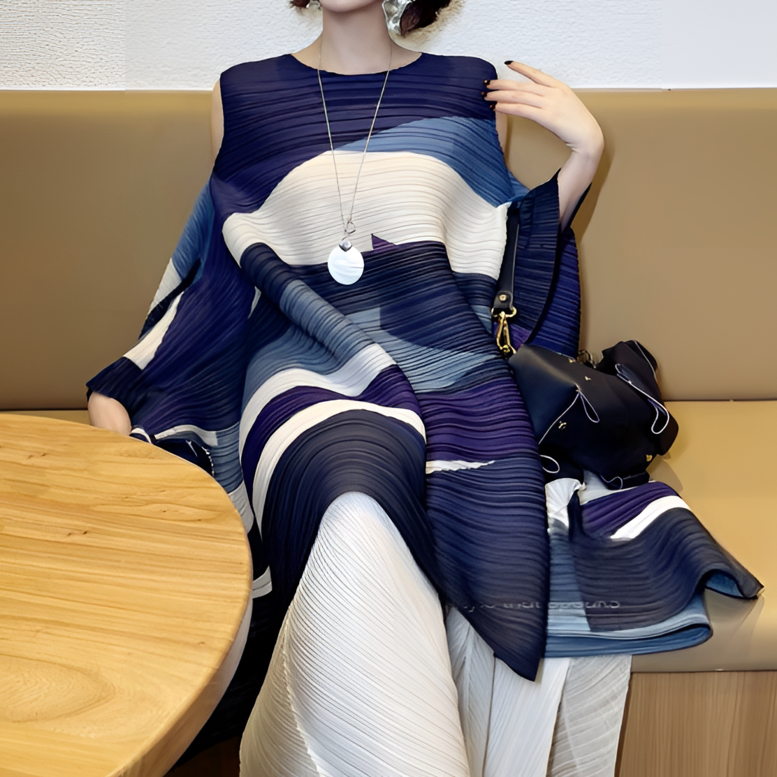 撞色波浪褶皱露肩中长裙三宅风阔袖宽松大摆连衣裙
