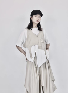 2025新款设计感小众山本暗黑风个性时尚不规则短款马甲女夏季马夹