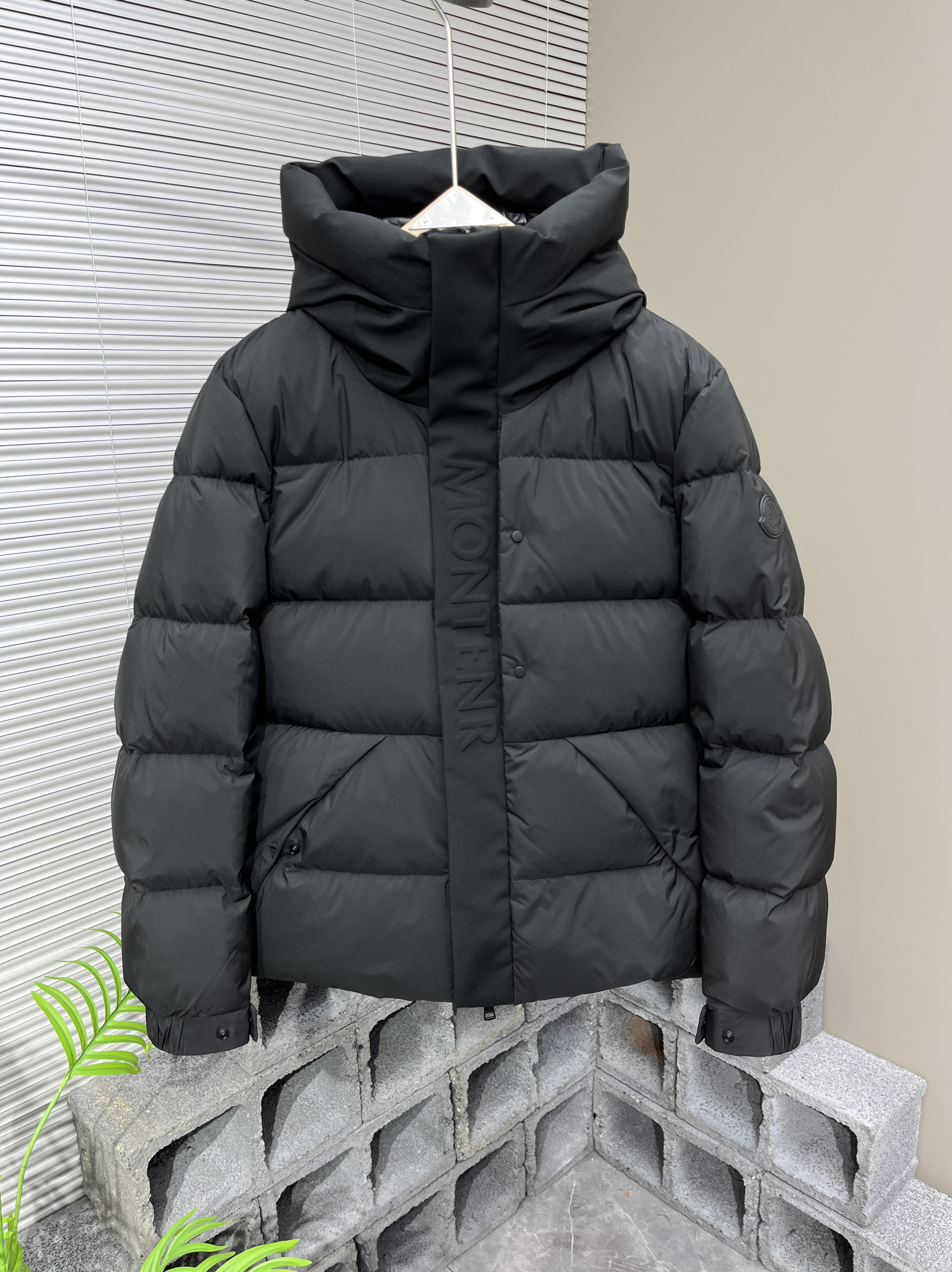 冬蒙家黑武士连帽羽绒服男潮牌加厚保暖面包服男女同款白鸭绒外套