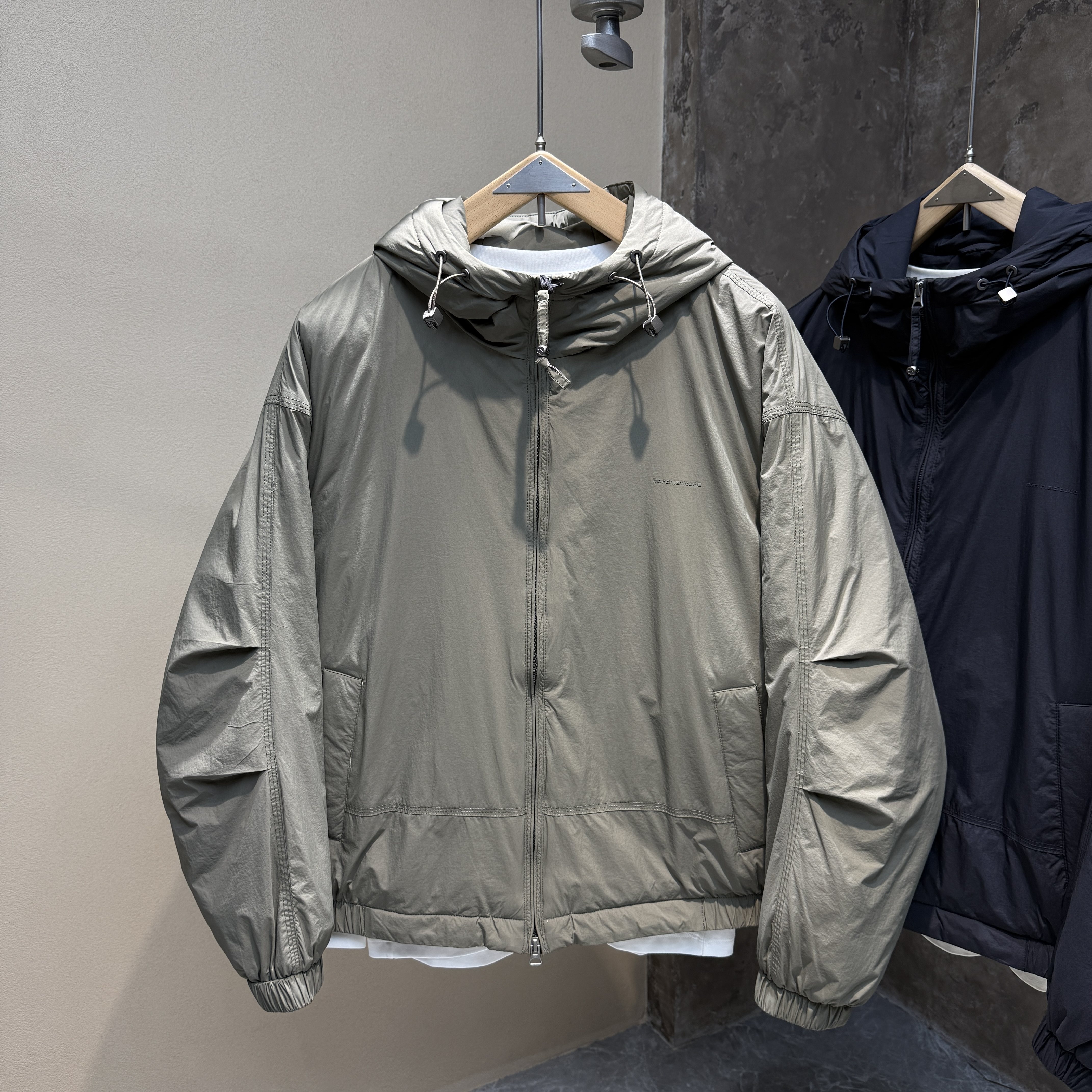 轻量化连帽羽绒服男冬季新款90鸭绒连帽外套男款户外羽绒上衣男