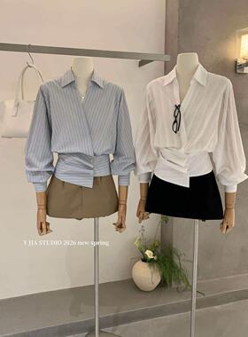 Y.JIA 伊嘉 韩系不规则门襟条纹v领衬衫女2025年春秋收腰显瘦上衣