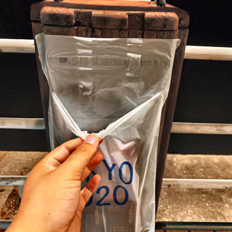 일일주문  자동차 실내가 깨끗하다면 선택해보세요  자동차 탑재 일회용 접이식 쓰레기 봉투 쓰레기통 선물