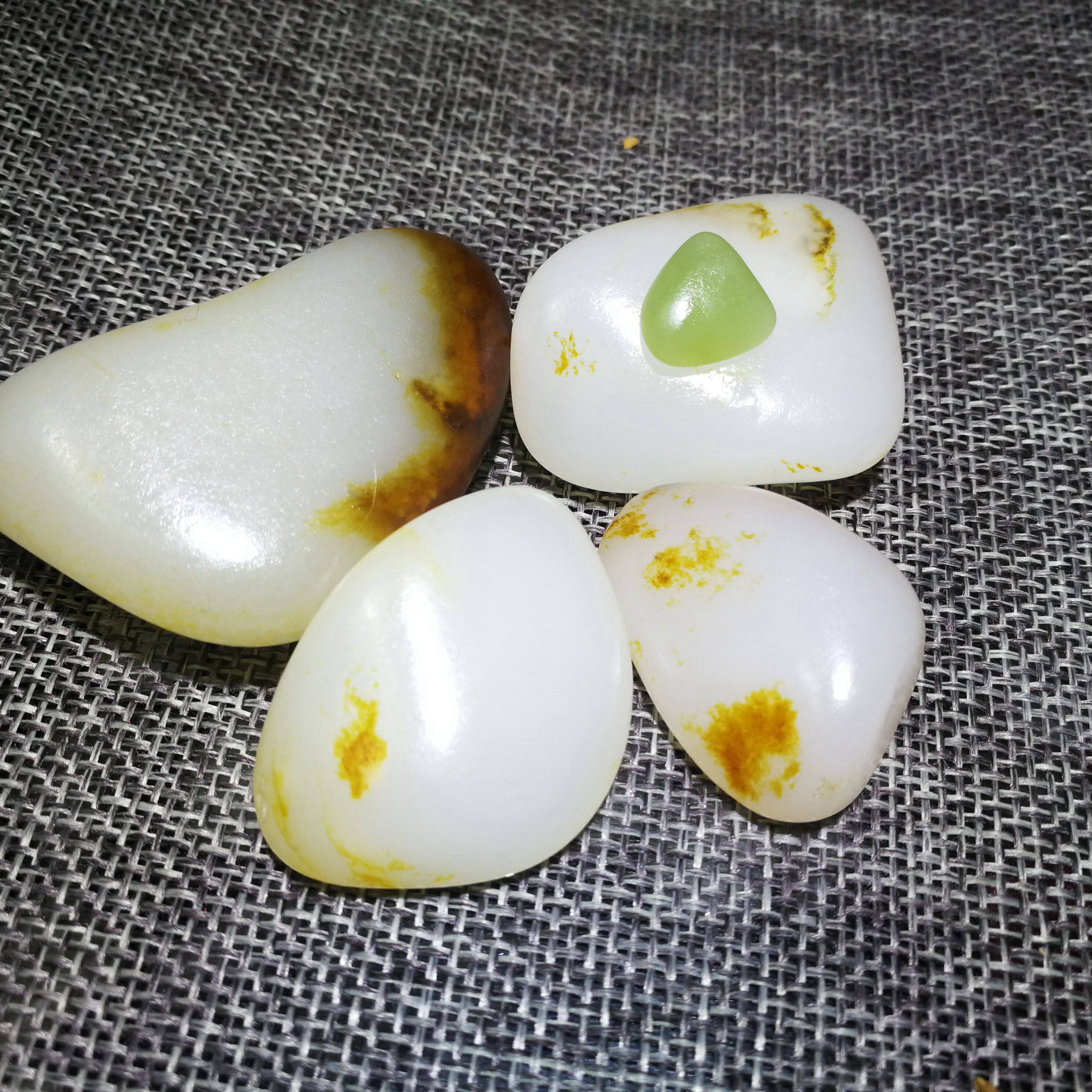 红皮白肉羊脂玉籽料原石白玉真皮