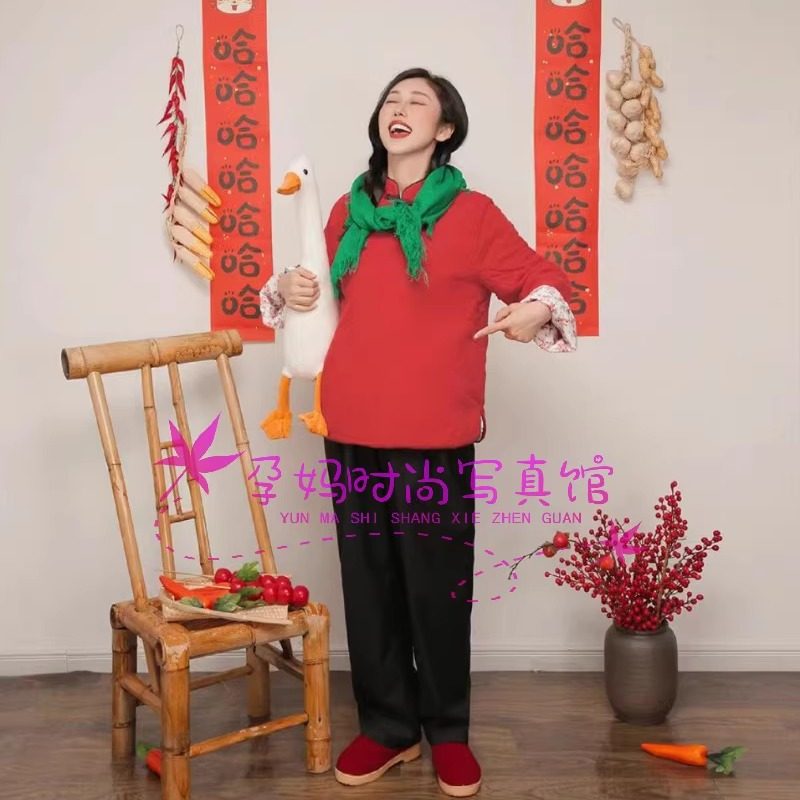 新年主题影楼孕妈拍照东北大红袄个性贺新春孕妈咪写真摄影服装