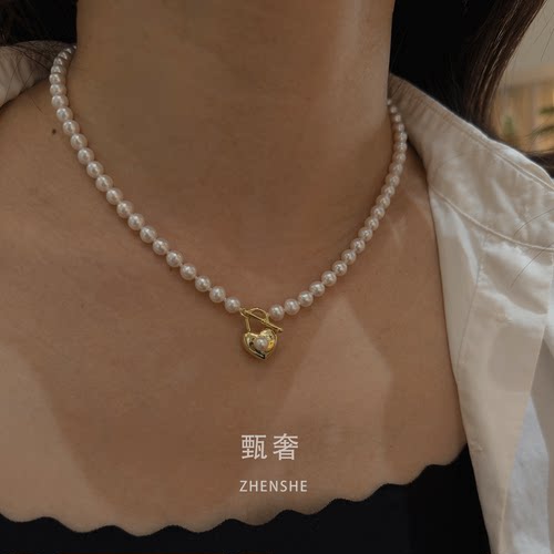 甄奢淡水珍珠纯银爱心扣项链