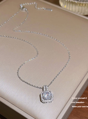 日韩风轻奢锆石方钻吊坠钛钢项链女小众设计时尚百搭锁骨颈链饰品