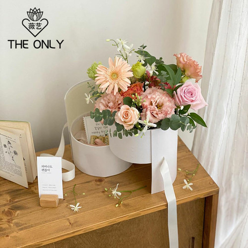 薇艺双层创意手捧中秋节月饼鲜花