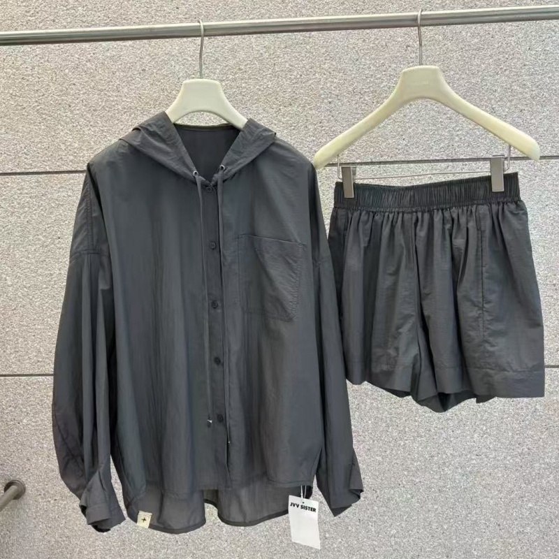 2025夏季新款JVV SISTER纯色连帽轻薄纸片防晒外套短裤宽松套装