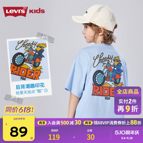 胸前小巧的蝙蝠标LOGO，后背醒目卡通图案