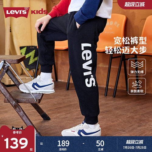 单侧品牌LOGO字母大图案，提升时尚度