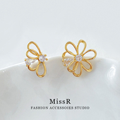 简约百搭AB款 不对称镂空锆石花朵耳钉女新款 高级感轻奢气质耳环饰