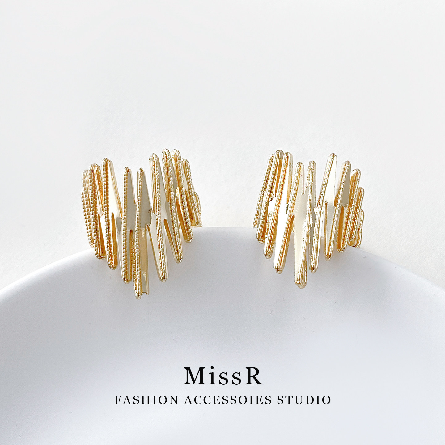 欧美个性夸张麻花纹理耳钉女银针新款高级感轻奢气质耳饰独特耳环