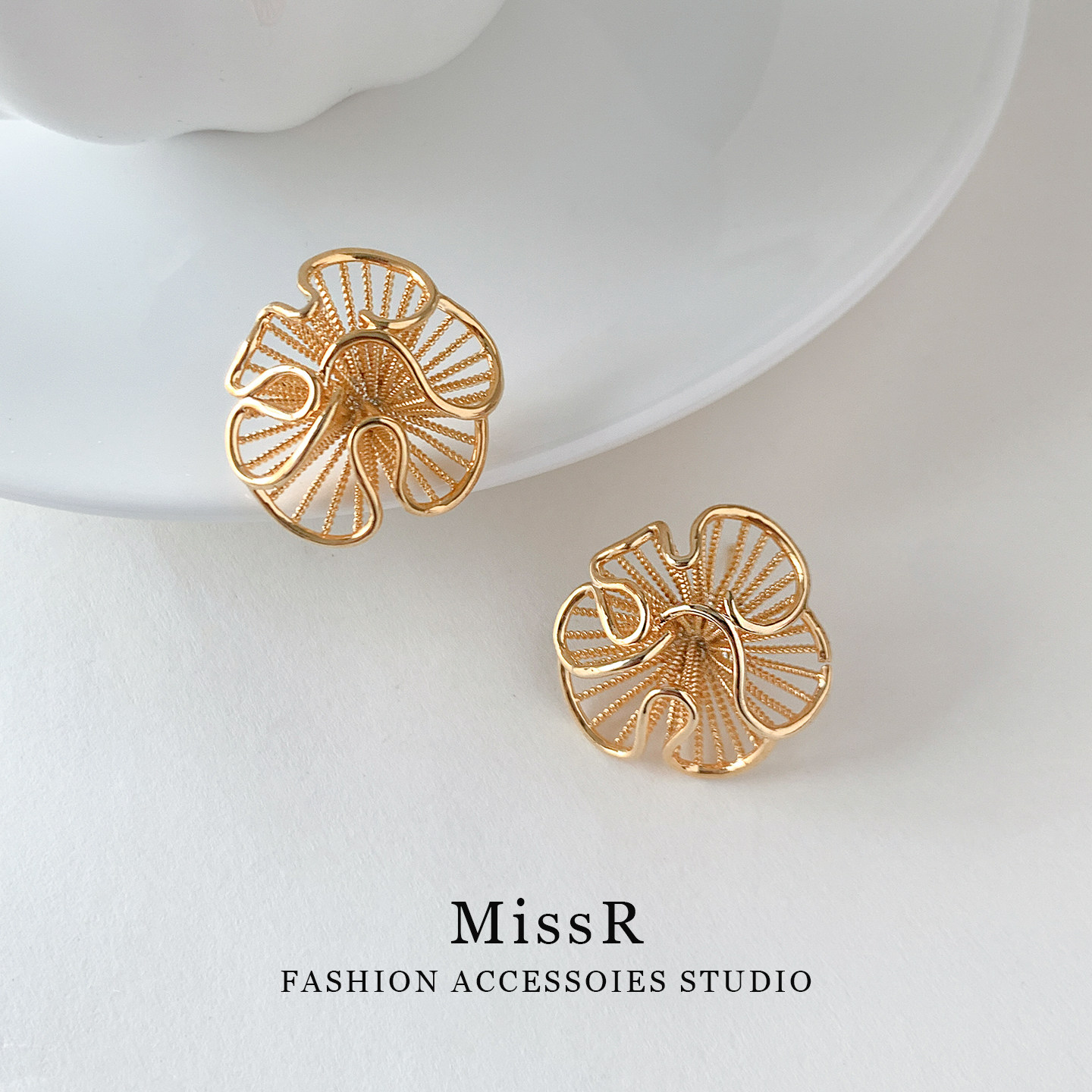 复古金色镂空花朵耳钉女S925银针2026新款高级感轻奢气质耳饰耳环,饰品/流行首饰/时尚饰品新,耳环,淘宝优惠券,粉丝福利购,淘宝优惠卷