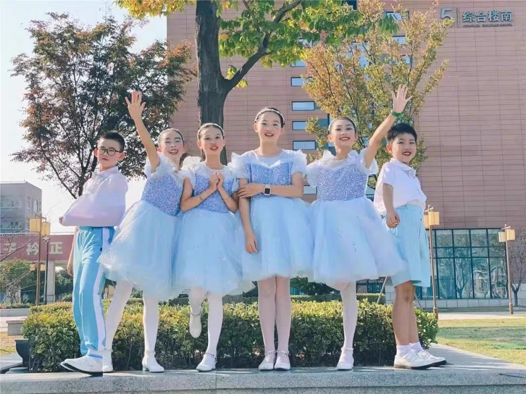 新品儿童大合唱演出服男女合唱团歌咏比赛服小学生诗歌朗诵表演服