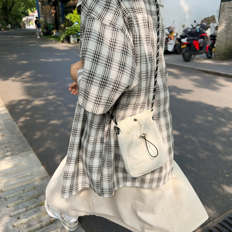 夏天超轻薄纯色简约小方包