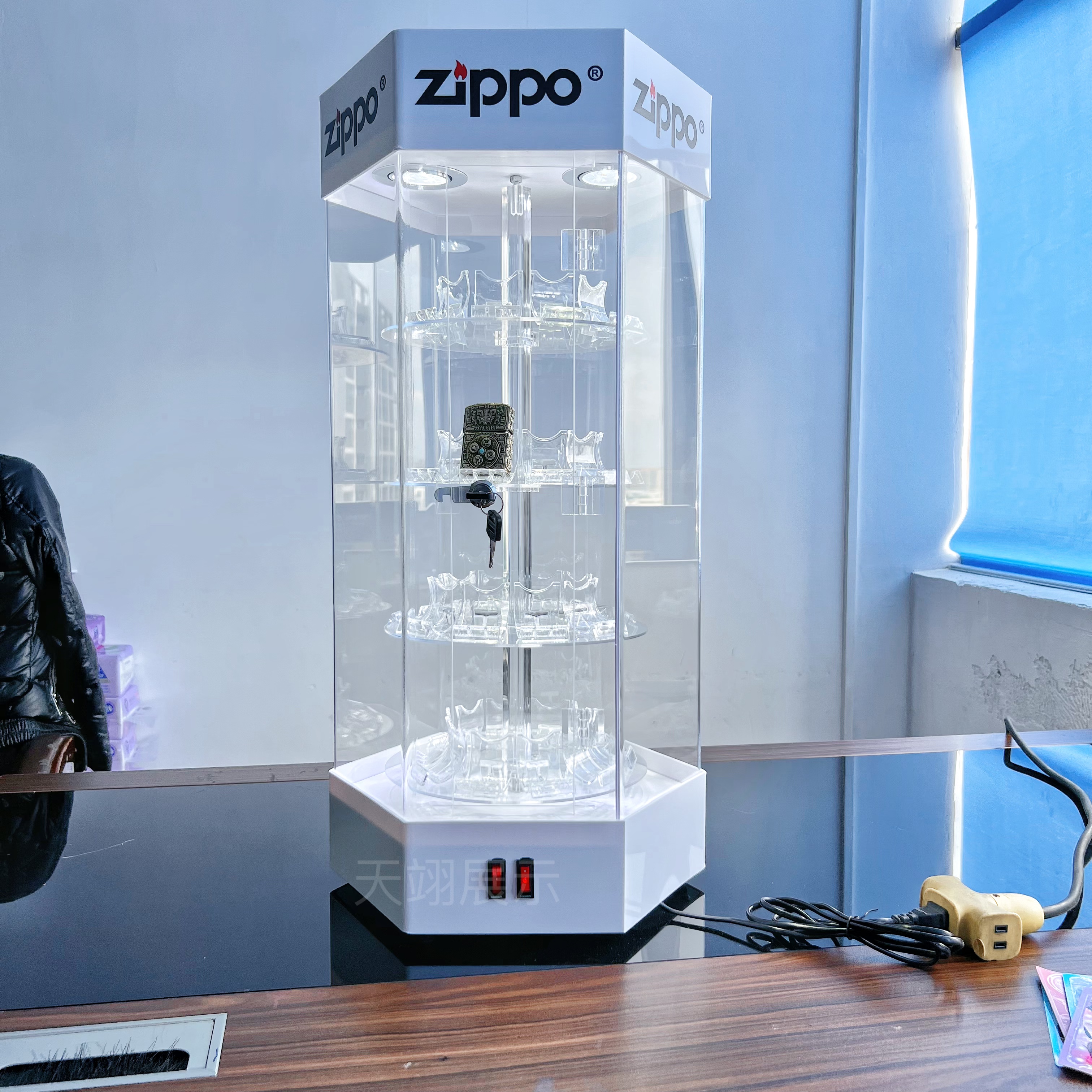 Zippo打火机展示架亚克力火机支架旋转柜陈列收纳柜带锁芝宝展架