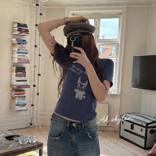 AK skylan 秋季新款趣味烫钻T恤女日常百搭圆领短袖上衣86025