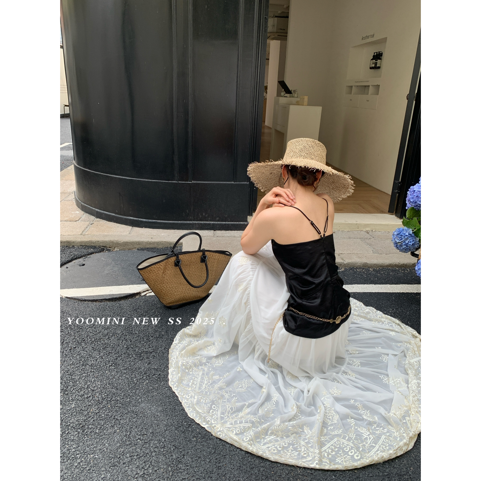YOOMINI-绣花大摆端庄高雅2025夏新款气质白色长裙半身裙女