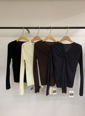 Yvon edit-秋冬新款女装通勤百搭气质显瘦V领纽结上衣针织衫