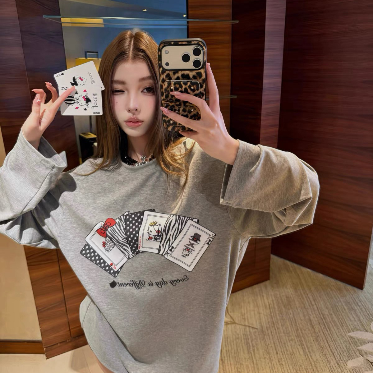 M.H-秋季新品女装kitty玩家卡通印花落肩宽松长袖T恤