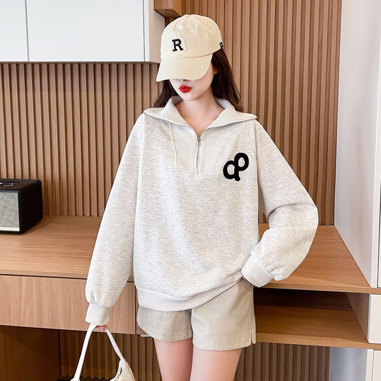 翻领半拉链字母刺绣卫衣女春秋薄