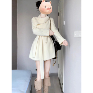 富家千金穿搭短款呢子大衣女秋冬季高级感小个子加厚收腰毛呢外套
