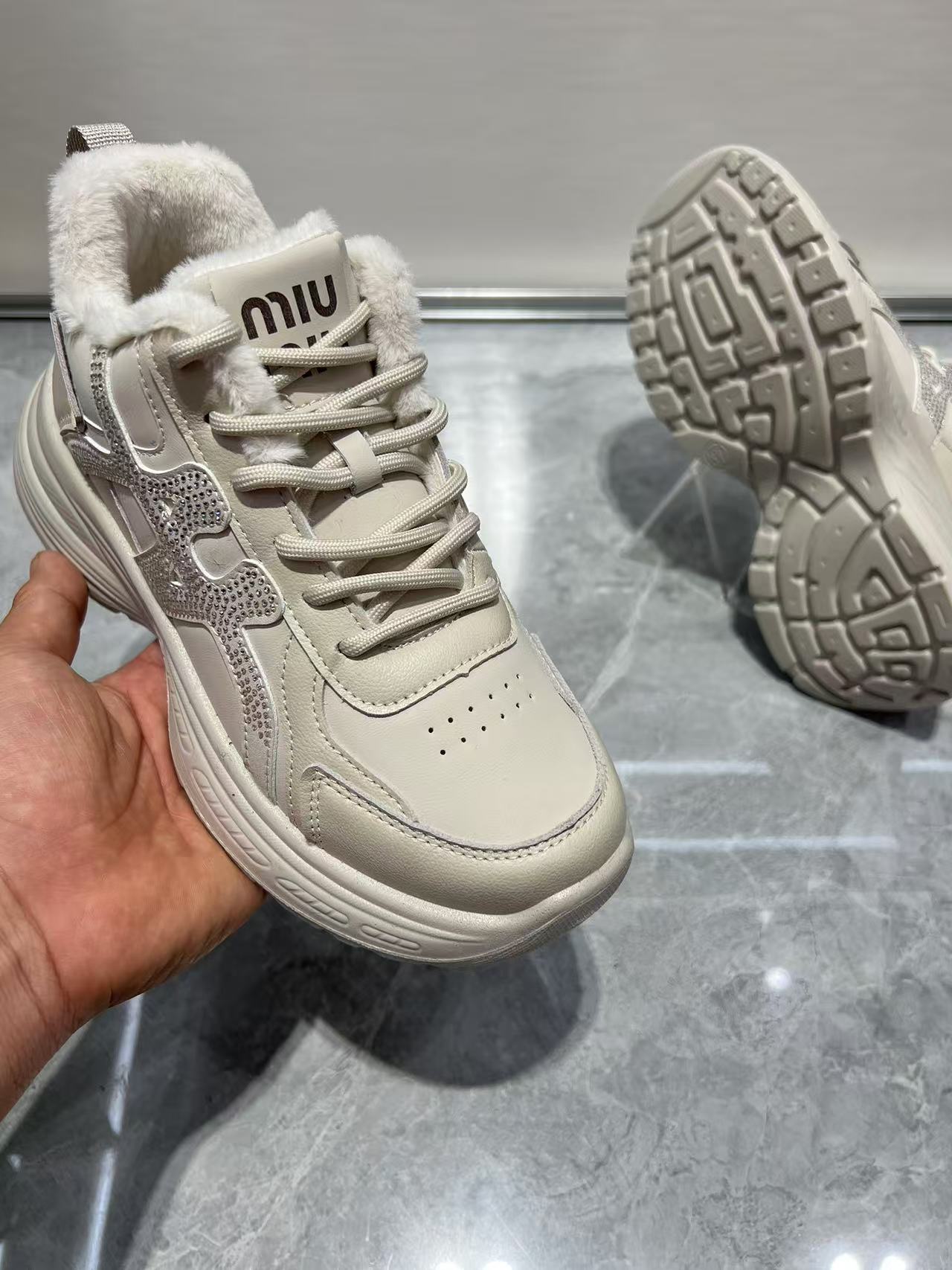 老北京布鞋女2025冬季新款厚底时尚休闲鞋软底防滑运动老爹鞋加绒