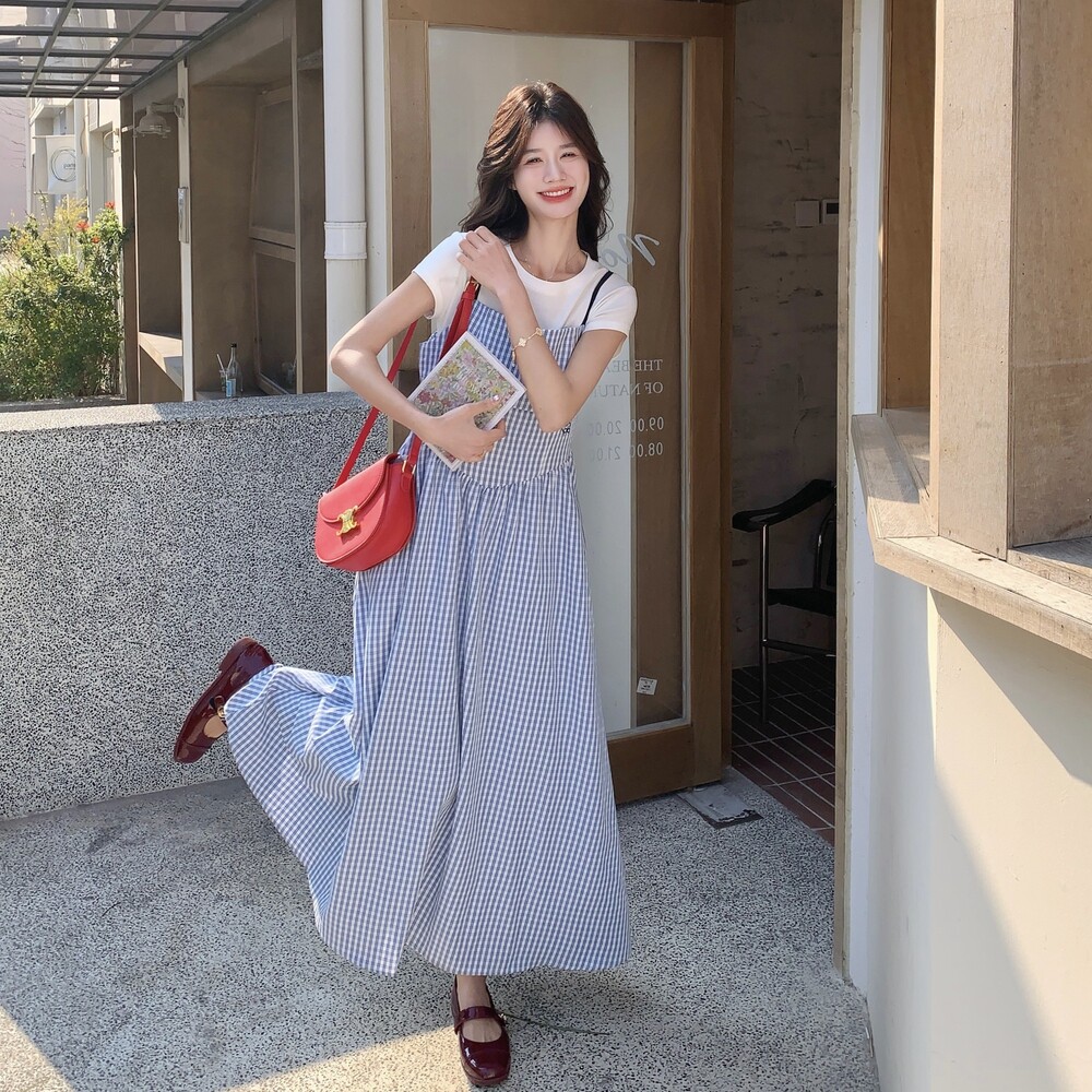 蓝色条纹设计感吊带连衣裙女2025夏新款法式温柔风气质减龄a字裙,女装连衣裙,茜茜公主