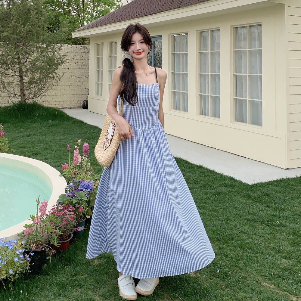 蓝色条纹设计感吊带连衣裙女2025夏新款法式温柔风气质减龄a字裙，女装连衣裙，茜茜公主