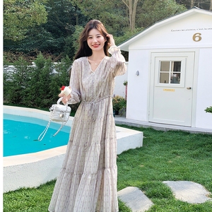 法式气质印花收腰连衣裙女夏2025新款今年流行的漂亮绝美减龄长裙图片