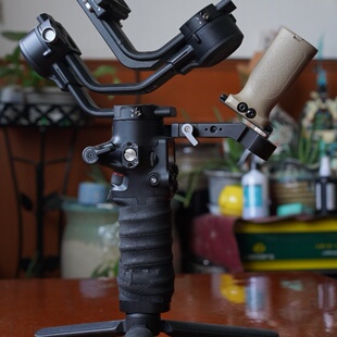 RVG高强度尼龙垂直握把通用20 23mm导轨适配通用相机平衡支架